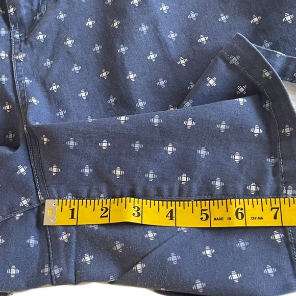 a.n.a. Women's Plus-Size 28 BLUE w/GEOMETRIC  7" Mid Rise Flat-front Chino Short - Picture 7 of 12